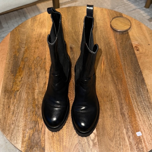 Worn Once. Size 37 ANTHROPOLOGIE BLACK LEAGHER PLATFORM CHELSEA BOOTS - Picture 2 of 6